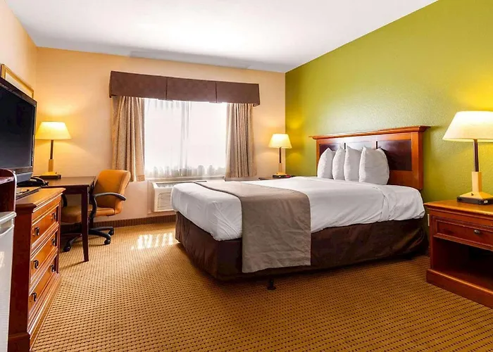 Auburn House Hotel