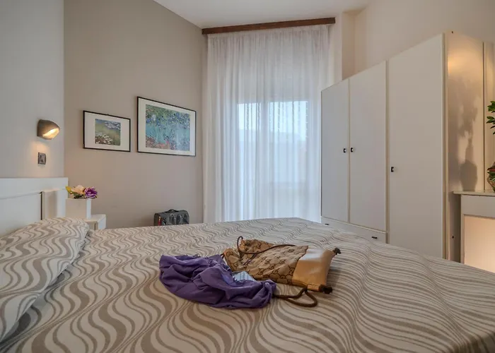 Hotel 2000