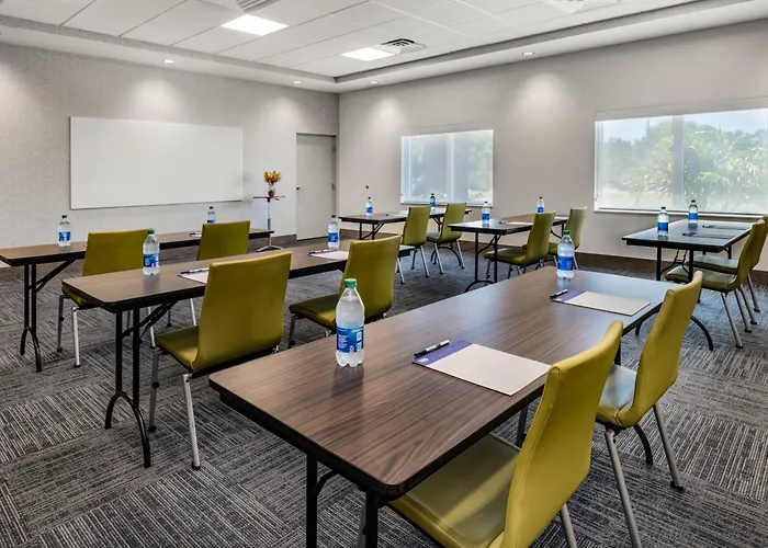 Holiday Inn Express & Suites - St. Petersburg - Madeira Beach By Ihg