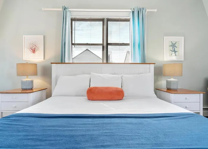 Lighthouse & Suites