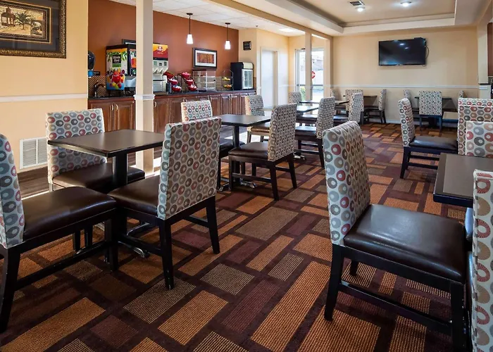 Baymont By Wyndham Lubbock Hotel