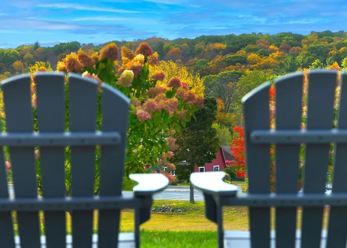 Courtyard By Marriott Lenox Berkshires Hotel