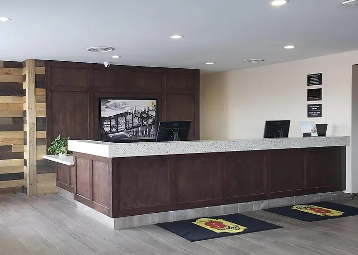 Super 8 By Wyndham Spruce Grove Hotel