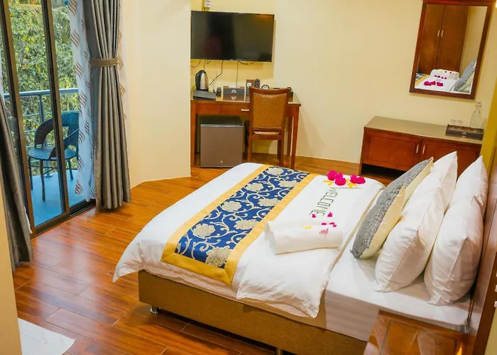 Blue Wave Hotel Maldives - Book Fb A Week Gets A Free Excursion