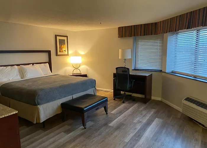 Apm Inn & Suites