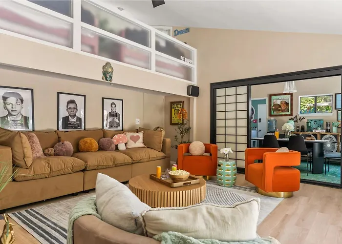 The Malibu Retreat Guest House - Salt Water Pool & Jacuzzi, Nature Oasis Calabasas