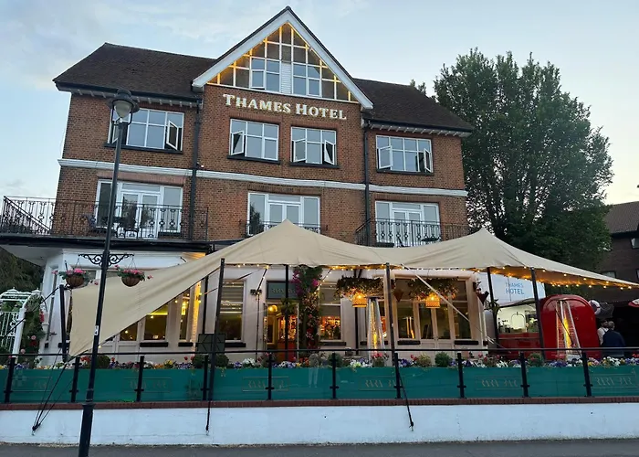 Uno Thames Hotel
