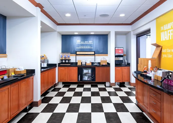Newly Renovated Hampton Inn Omaha West Lakeside