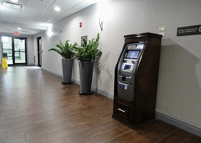 Newly Renovated Hampton Inn West Lakeside