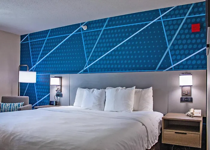 Comfort Inn & Suites Geneva- West Chicago