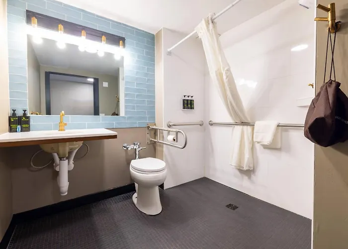 The Highlander Hotel, Ascend Hotel Collection Iowa City