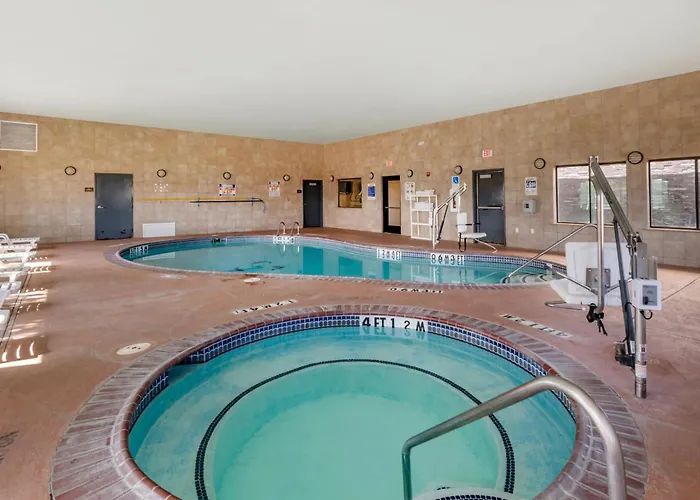 Comfort Inn & Suites West
