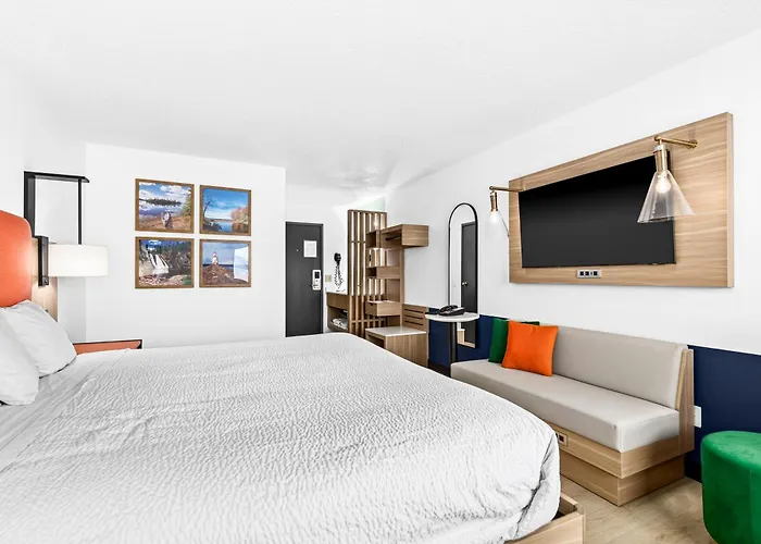 Superior & Sage Hotel