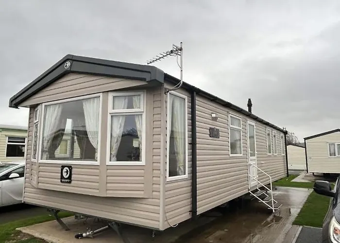 Modern 3-Bedroom Caravan Near Beach At Ty Mawr Holiday Park