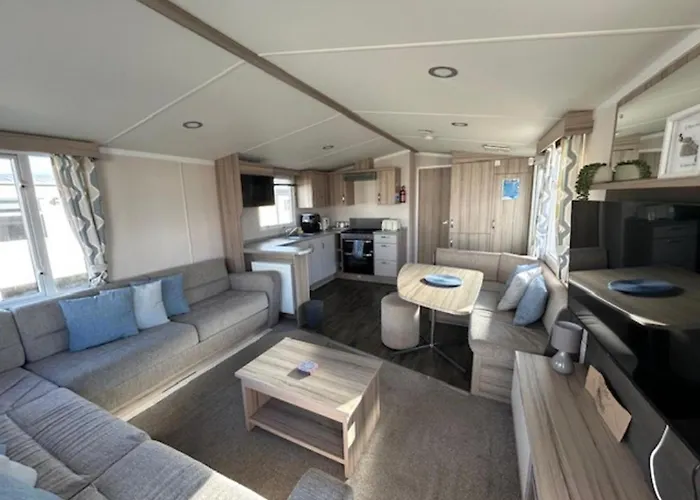 Modern 3-Bedroom Caravan Near Beach At Ty Mawr Holiday Park