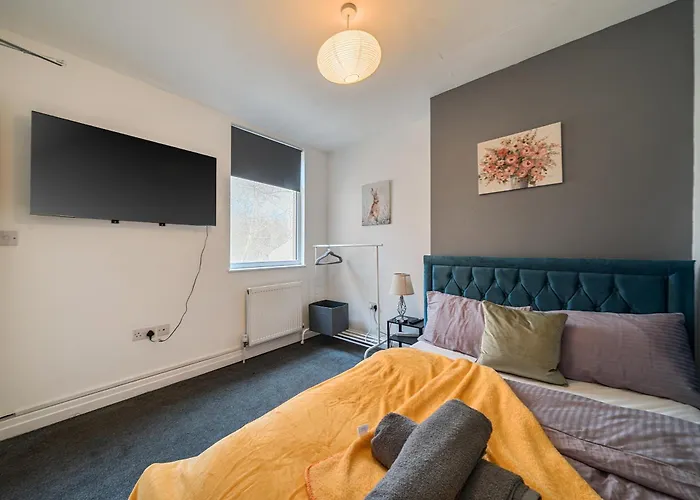 6Br Modern Home In Salford Sleeps 13 | Uni Nearby