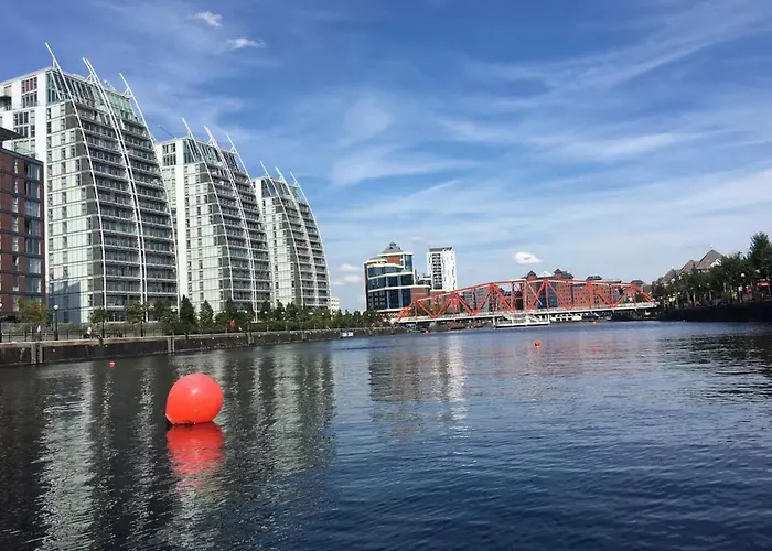6Br Modern Home In Salford Sleeps 13 | Uni Nearby