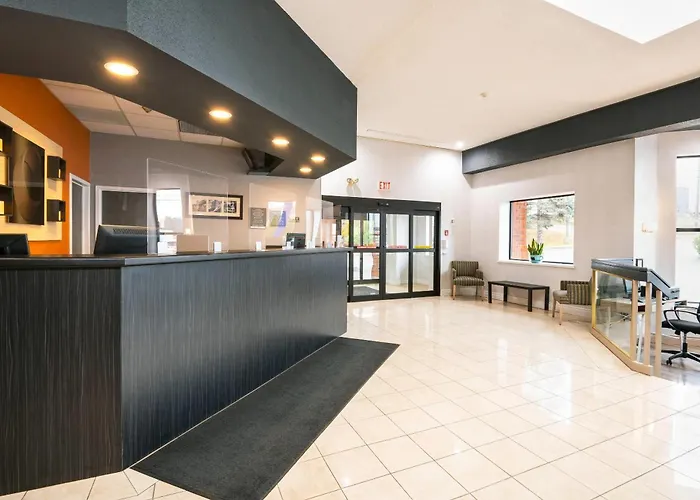 Comfort Hotel & Suites