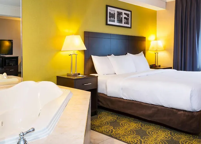 Comfort Hotel & Suites Peterborough