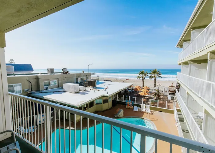 Surfer Beach Hotel
