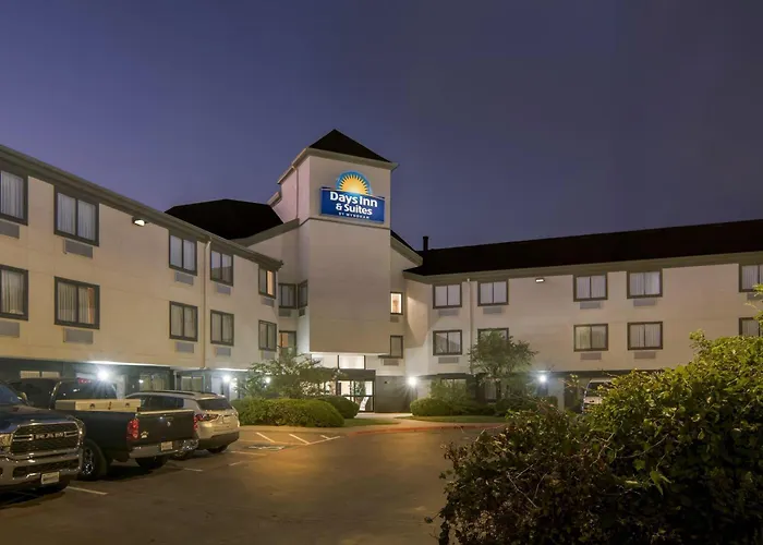 Days Inn & Suites By Wyndham Desoto