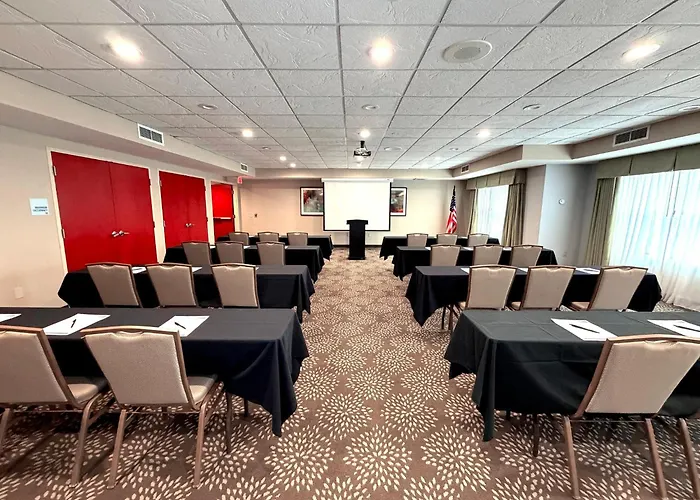Holiday Inn Express & Suites - North By Ihg