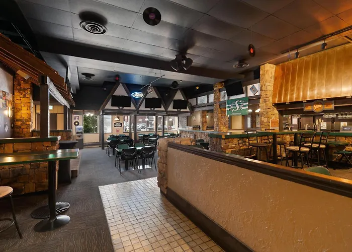 Ramada Plaza By Wyndham Regina Downtown