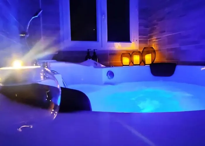 A l'Orée des pins - Gite et spa de 30 m2- Home Cinéma et massage en sup