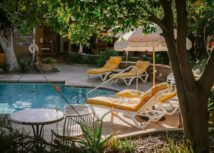Good House- Hot Spring Hideaway