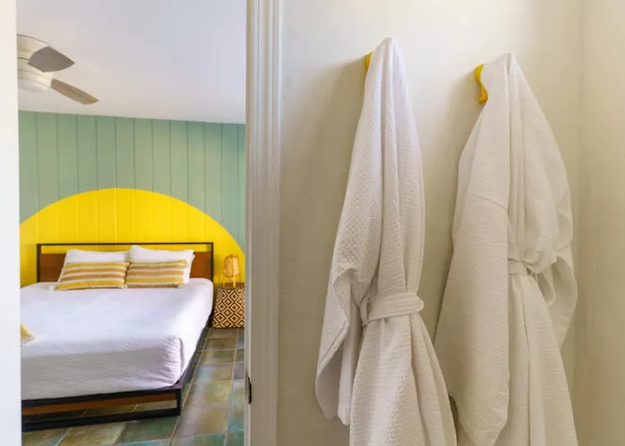 Good House- Hot Spring Hideaway