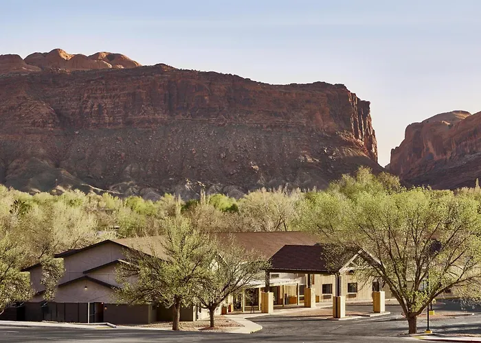 Slackline Moab, Outset Collection By Hilton