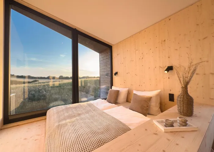 Ostsee Baumhaushotel in der Natur mit Sauna und Whirlpool