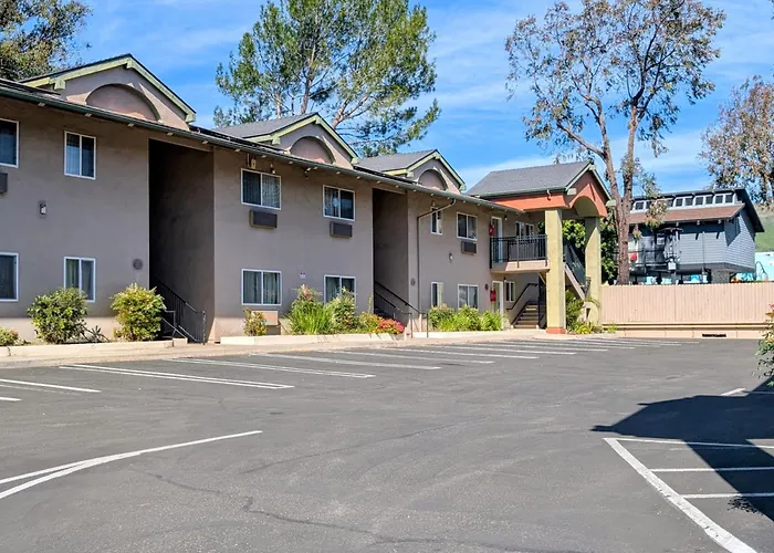 Olive Tree Inn & Suites By Howard Johnson Wyndham