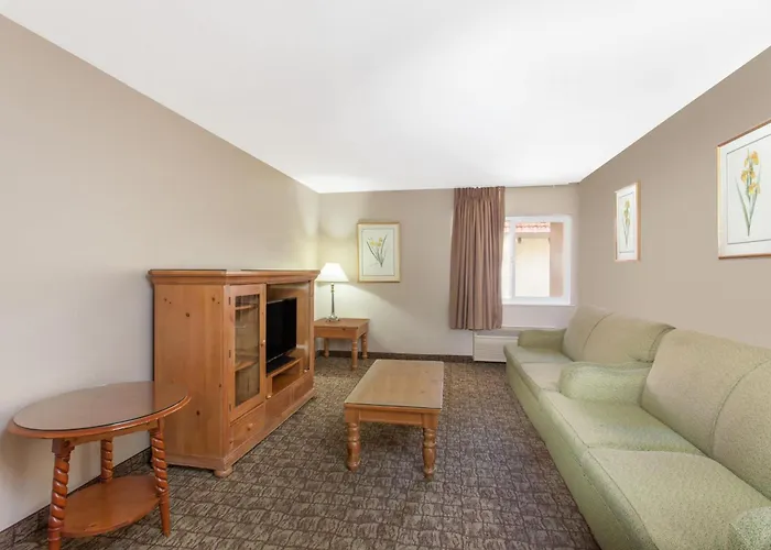 Ramada By Wyndham Fresno North
