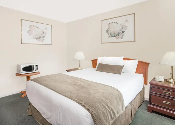Howard Johnson By Wyndham Downtown Kamloops