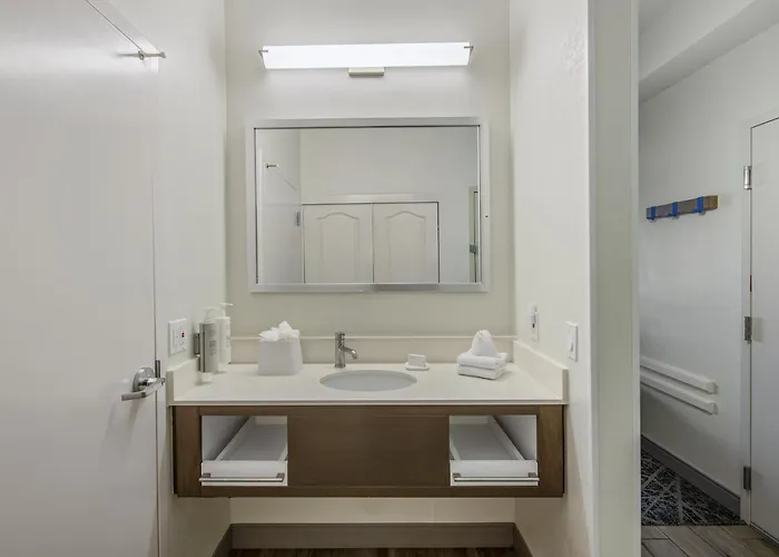 Hampton Inn Channel Islands Harbor