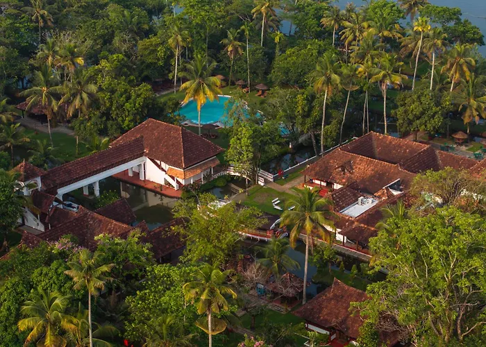 Coconut Lagoon Kumarakom - A Cgh Earth Experience