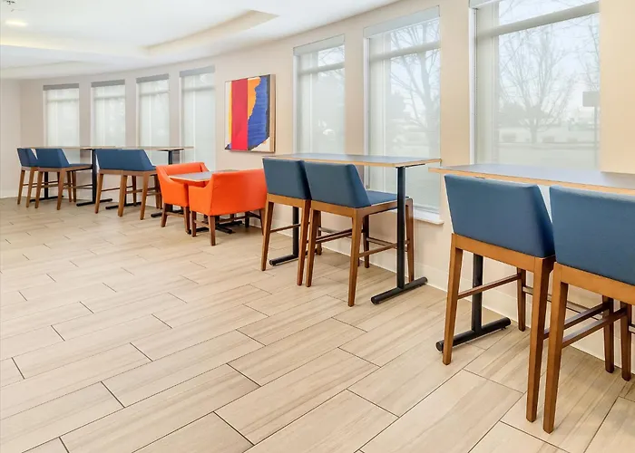 Holiday Inn Express & Suites Medford- By Ihg