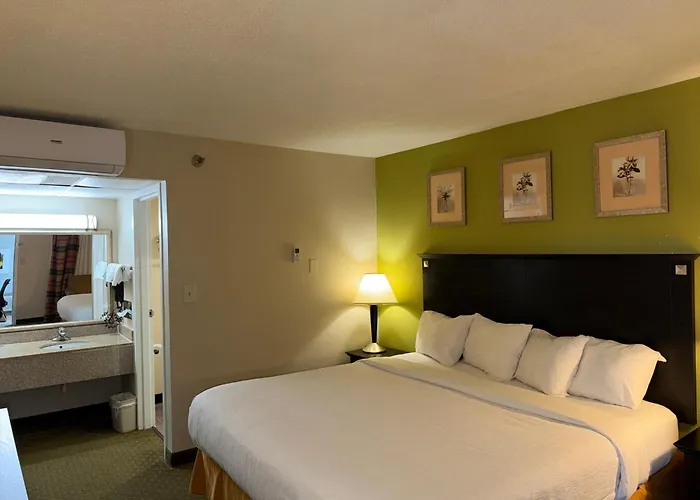 Quality Inn & Suites Moline Airport