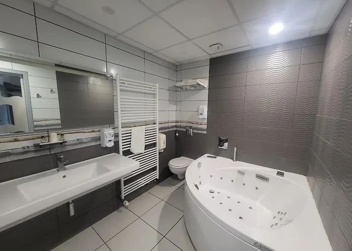 Hostellerie du Centrotel et Spa Bulles d'Allier Montmarault