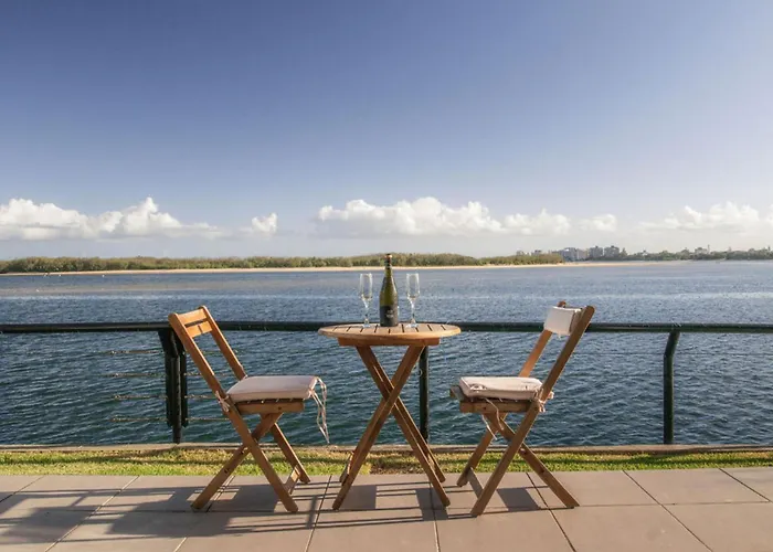 La Promenade Absolute Waterfront Apartments