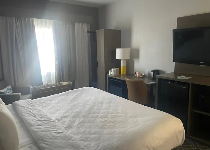 Quality Inn & Suites Wisconsin Dells Downtown - Waterparks Area Newly Renovated 2026