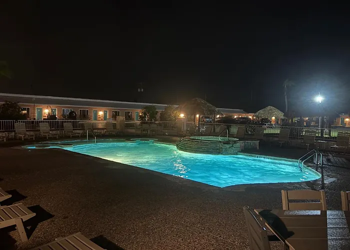 Shark Reef Resort & Cottages