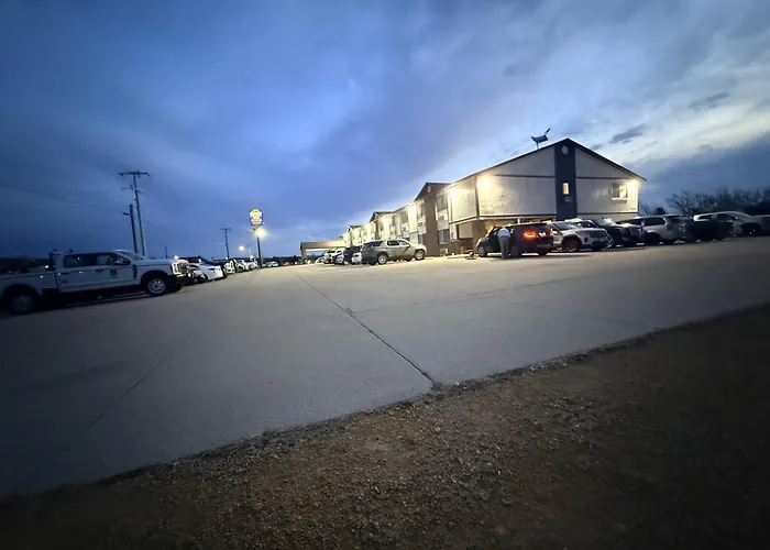Budget Inn & Suites DeWitt