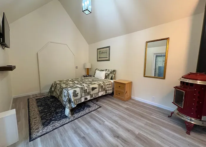 Emerald Bay Lodge
