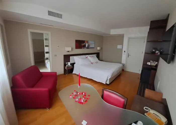 Breaking Business Hotel Mosciano SantʼAngelo