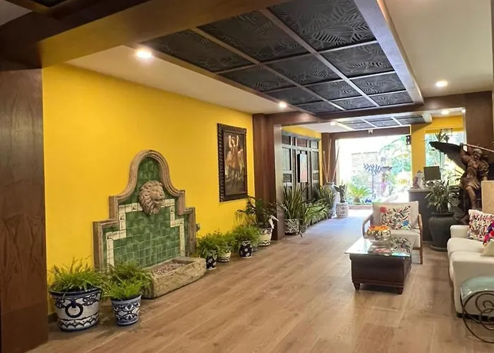 El Encanto Inn & Suites
