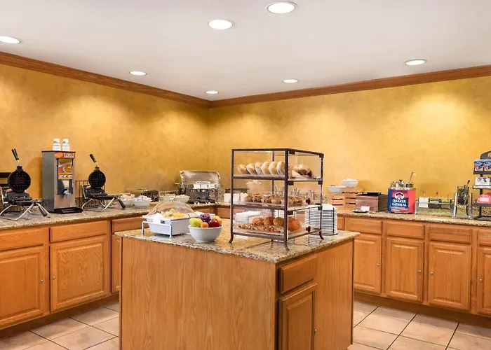 Country Inn & Suites By Radisson, Sycamore, Il