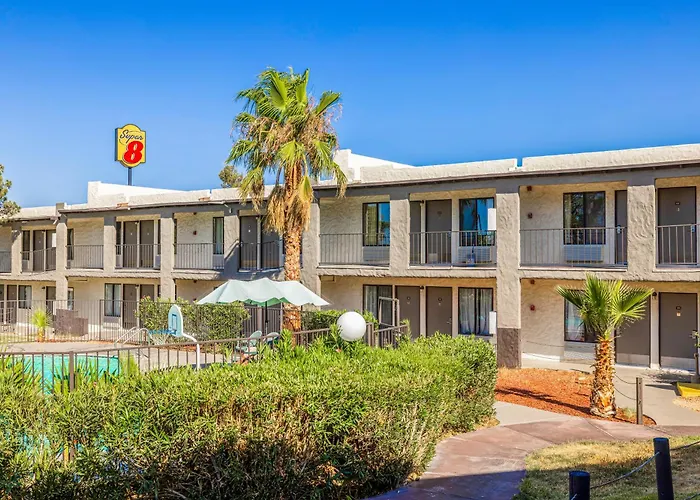 Super 8 By Wyndham Barstow