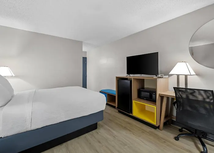 Days Inn By Wyndham Fond Du Lac